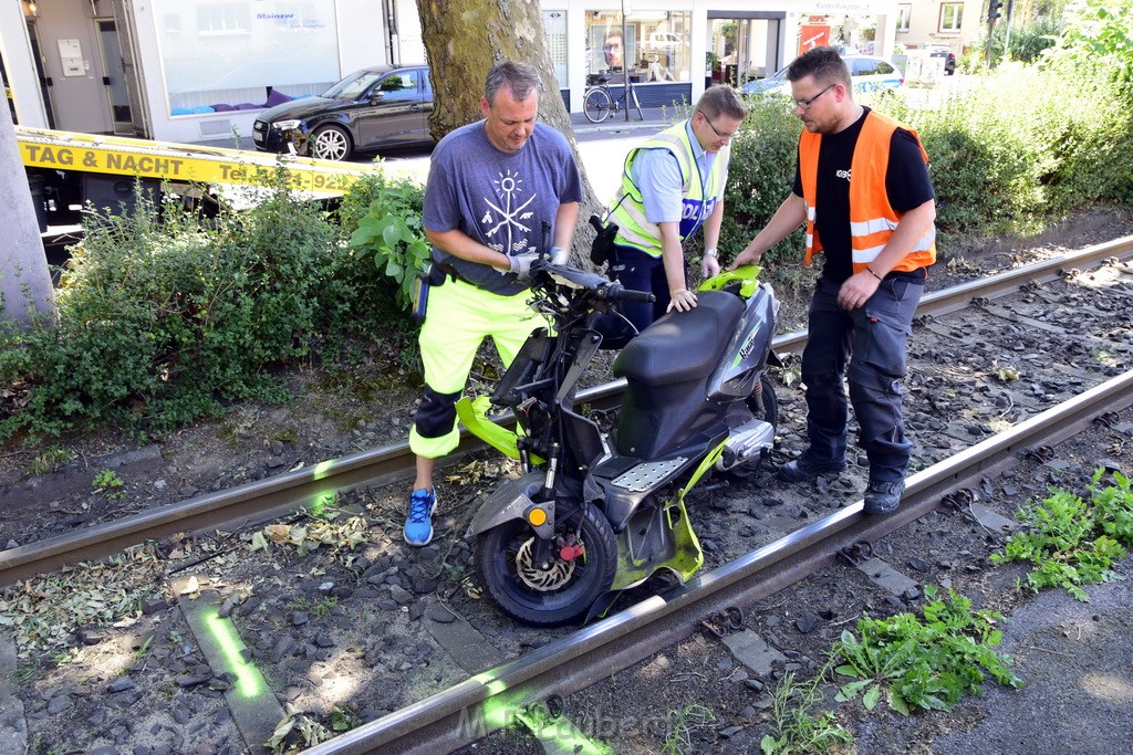 VU Roller KVB Bahn Koeln Luxemburgerstr Neuenhoefer Allee P138.JPG - Miklos Laubert